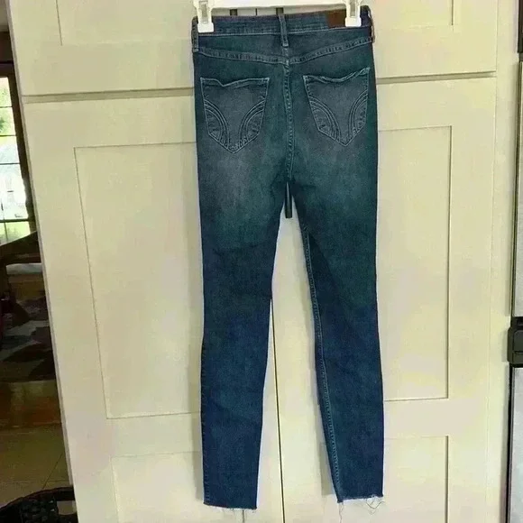 Hollister Ultra High-Rise Super Skinny Jeans - Picture 2 of 14